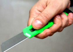 Молдаванин нанес петербуржцу множественные ранения канцелярским ножом