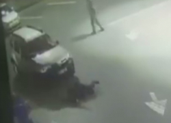 Жесть! Пьяный водитель покалечил трех человек на заправке 