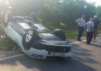 Автокатастрофа на трассе Кодрул Ноу - Сороки: машина перевернулась на крышу, три человека при смерти