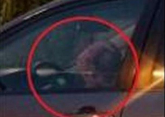 Мужчину с ребенком на руках за рулем автомобиля на улице Кишинева наказали