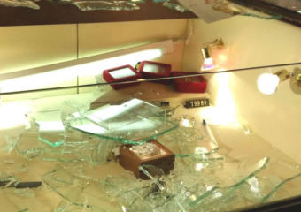 Дерзкое ограбление ювелирного бутика совершили в столичном торговом центре
