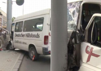 "История повторяется" - в Кишиневе водитель микроавтобуса потерял сознание за рулем и спровоцировал аварию у мединститута