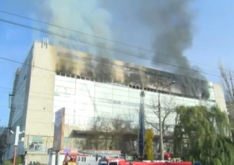 Пожар на Заводской разгорается все сильнее: здание может рухнуть