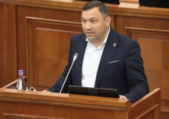 Грэдинэру: депутаты PAS и министры живут только на зарплату