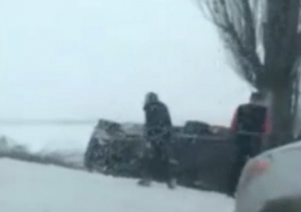 Под Чадыр-Лунгой микроавтобус сорвался с заснеженной дороги