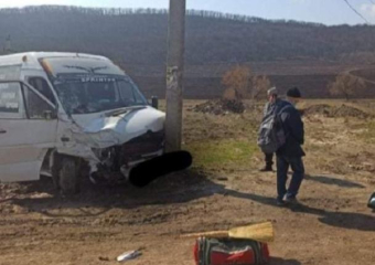 Возле села Руска рейсовый микроавтобус попал в серьезную аварию