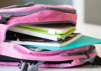 Минобразования хочет облегчить школьные портфели: просят помощи у родителей и самих учащихся