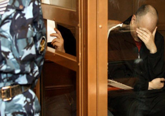 Налетчики, вооруженные электрошокером и дубиной, ограбили пенсионера в Ниспоренах