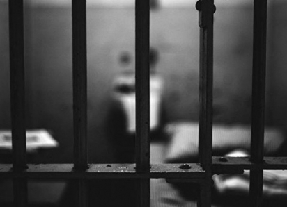 Беременна в 12: двое братьев получили по 10 лет за насилие над сестрой