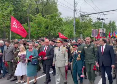 В Кишиневе проводится Марш Победы, Додон пришел с Георгиевской лентой