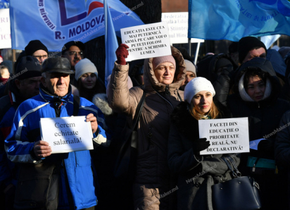 Учителя выйдут на протест в Кишиневе из-за невыполнения обещаний по зарплатам