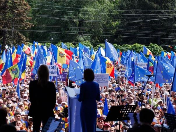 Евроинтеграцию планируют внедрить в молдавскую Конституцию