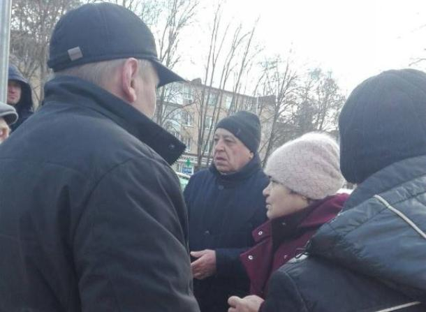 В Штефан-Водэ сторонник PAS поколотил граждан, собиравших подписи против правительства