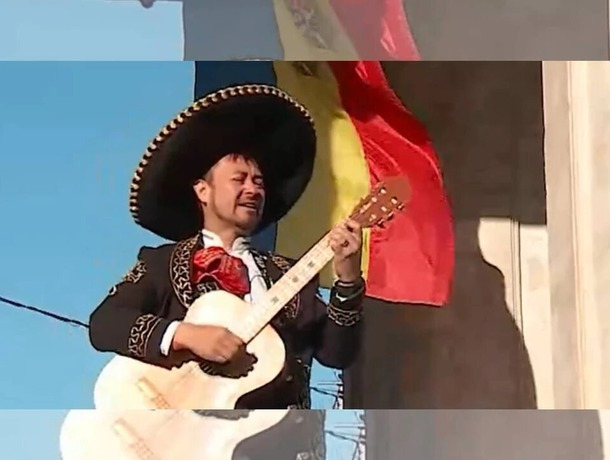 Мексиканец Марио проводит свой отпуск в Молдове, играет на гитаре и учит молдавский язык