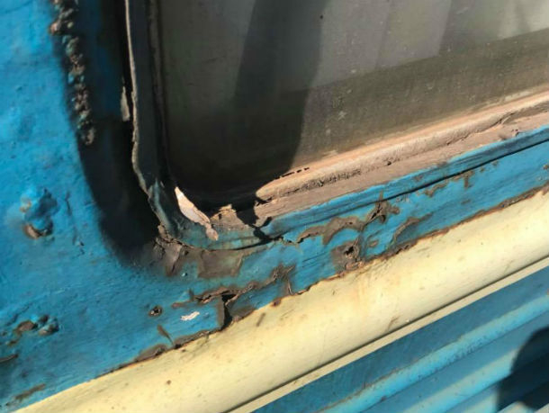 «Дырявый» украинский поезд стал поводом для издевательств в Сети