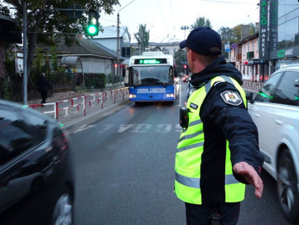 Автоледи в Бельцах избила двух патрульных полицейских