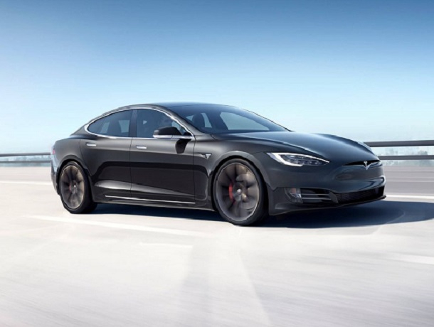 Замдиректор НЦБК приобрел себе шикарный автомобиль Tesla