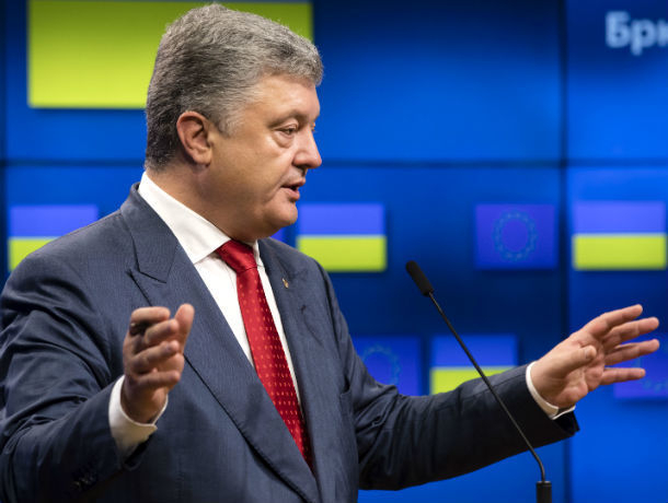 «Позорненько!»: украинцы высмеяли выступление Порошенко перед пустым залом в НАТО
