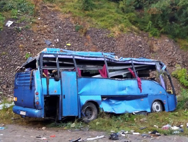 Автокатастрофа в Болгарии: туристический автобус рухнул с обрыва, погибли 16 человек