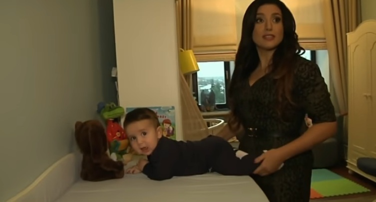 Певица Жасмин впервые показала лицо своего сына Мирона Шора и свой роскошный дом