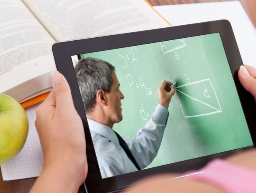 Кишиневские школы полностью переходят на онлайн-обучение