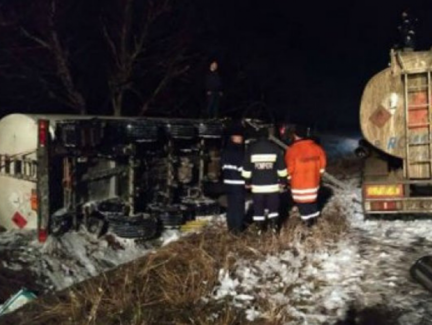 Третья угроза катастрофы за неделю: опять перевернулась цистерна с топливом