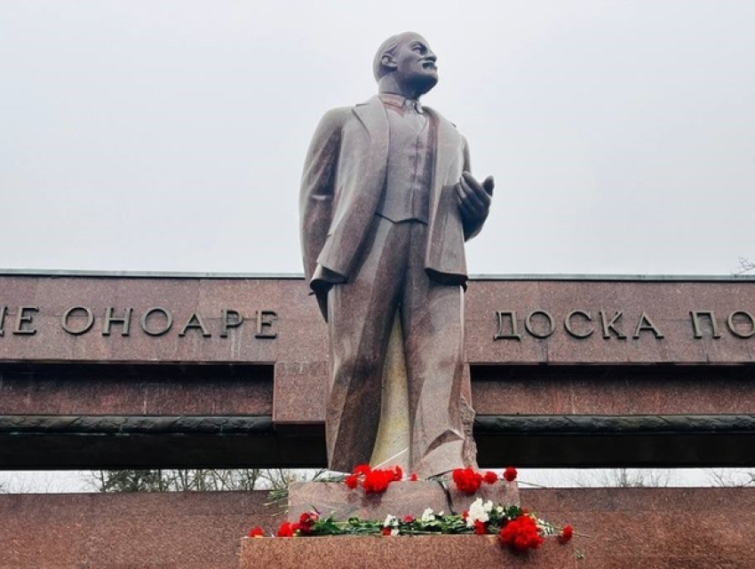 Декоммунизация спустя 35 лет: В Молдове спорят о будущем советских памятников 