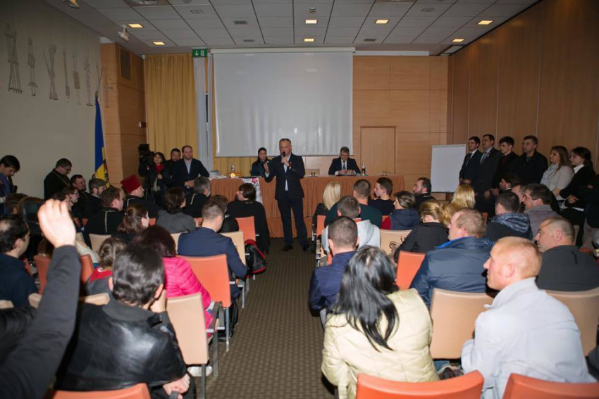 Додон после встречи с молдаванами в Падуе: Люди в отчаянии и с нетерпением ждут перемен к лучшему 