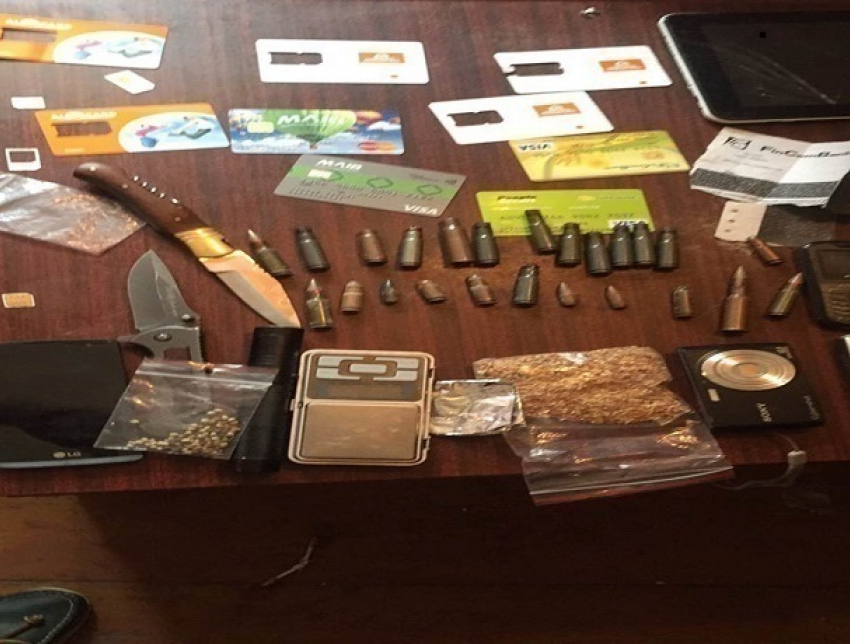 Патроны и наркотики обнаружили в доме молодого человека в Кишиневе