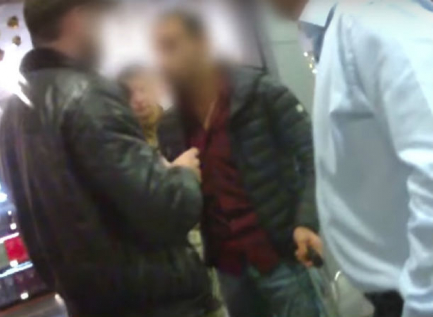 Азербайджанский сутенер попытался продать в сексуальное рабство молоденьких украинок
