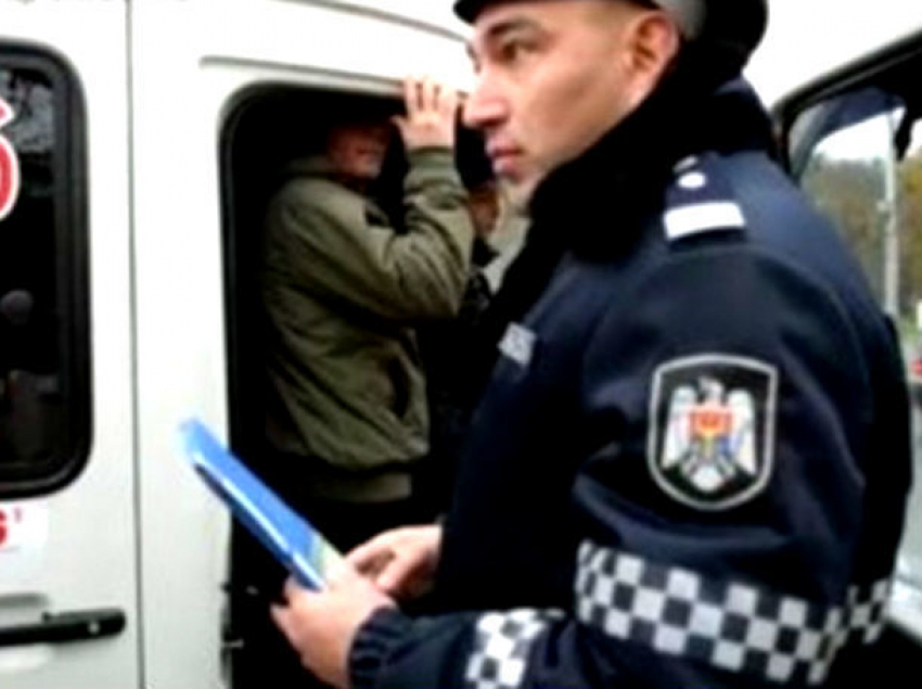 50 водителей столичных маршруток наказали за переполненные салоны