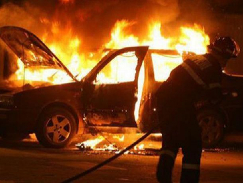 В Вулканештах злоумышленники сожгли машину за 20 тысяч евро