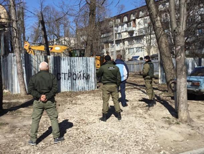 Очередная стройка в Кишиневе осуществляется под охраной спецназа