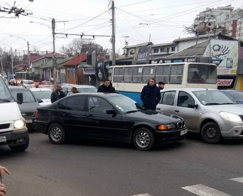 В цепной аварии в Кишиневе оказались задействованы пять автомобилей