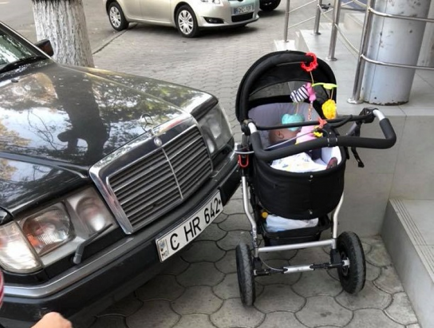 Месть подгузником автохаму на Mercedes пригрозили устроить молодые матери в Кишиневе 