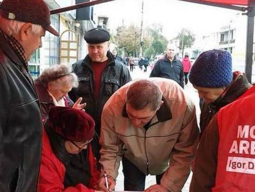 Тысячи граждан Молдовы выступили за переход к президентской форме правления 