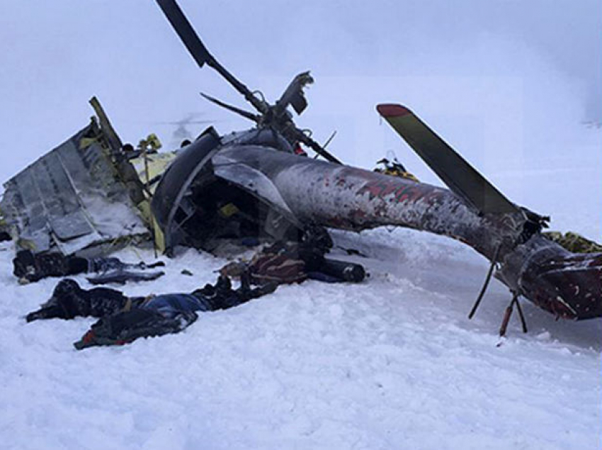 Пилоты погибли при крушении вертолета в Томской области: фото с места катастрофы