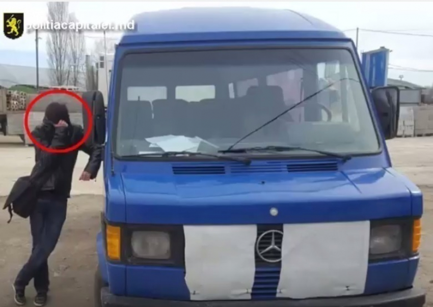В Кишиневе несовершеннолетний угнал микроавтобус, чтобы покататься