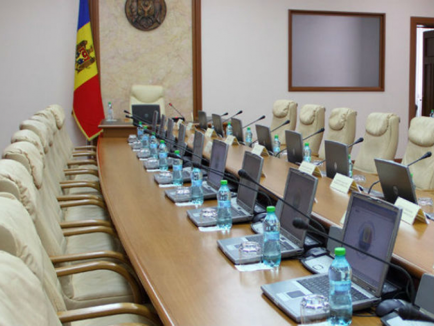 Троих чиновников правительства Молдовы отправили в отставку