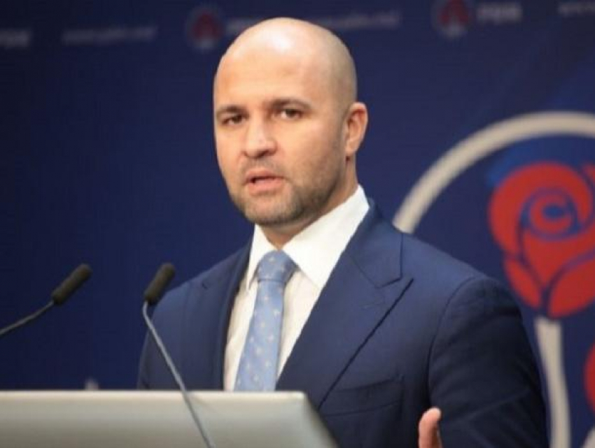Депутат Pro Moldova Чеботарь покинул Молдову