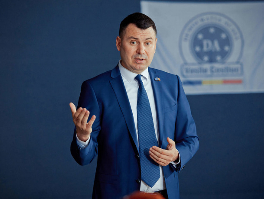 Костюк обвинил структуру при Минфине в выплате миллионных зарплат и пенсий