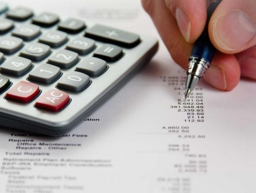 Минфин разъяснил разницу между зарплатой и материальной помощью