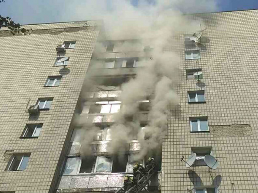 Две женщины и выпрыгнувший из окна мужчина погибли при масштабном пожаре в многоэтажке в Киеве