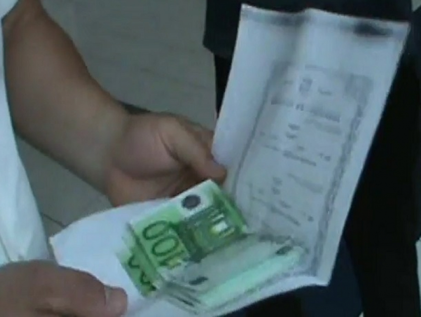 Торговца «ускоренным» румынским гражданством схватили в торговом центре