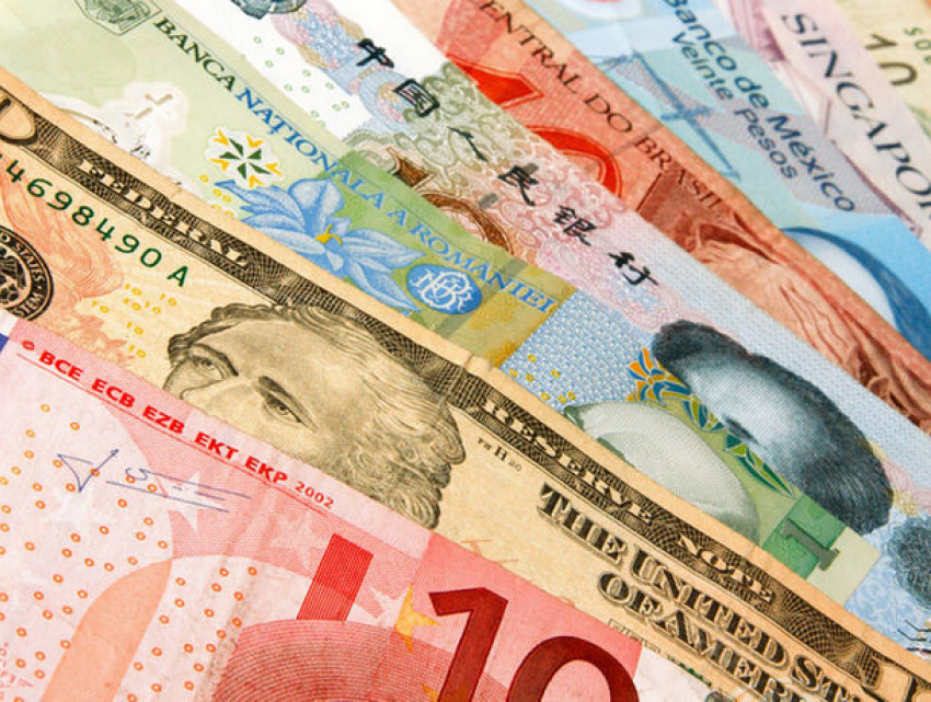 Молдавский лей продолжает теснить евро и доллар