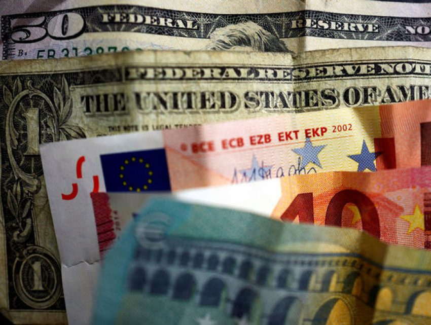 Молдавский лей укрепится на выходные - евро и доллар отступают 