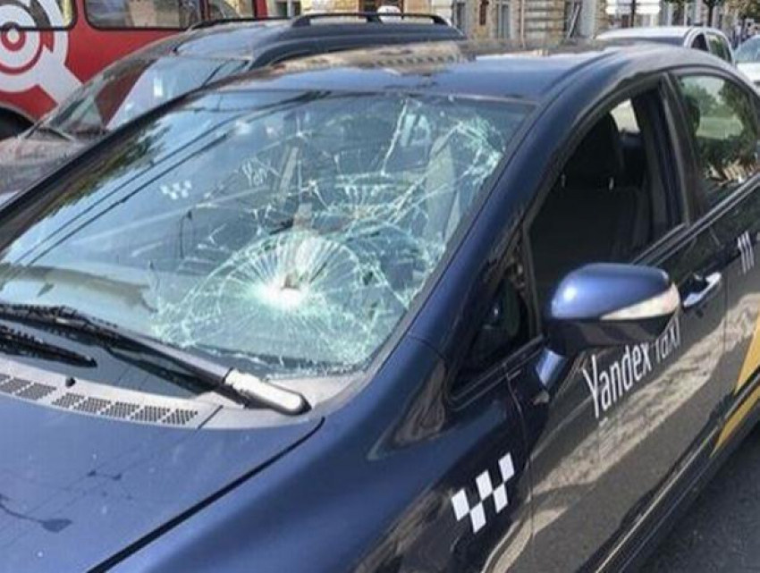 В центре столицы автомобиль Honda сбил 24-летнюю девушку