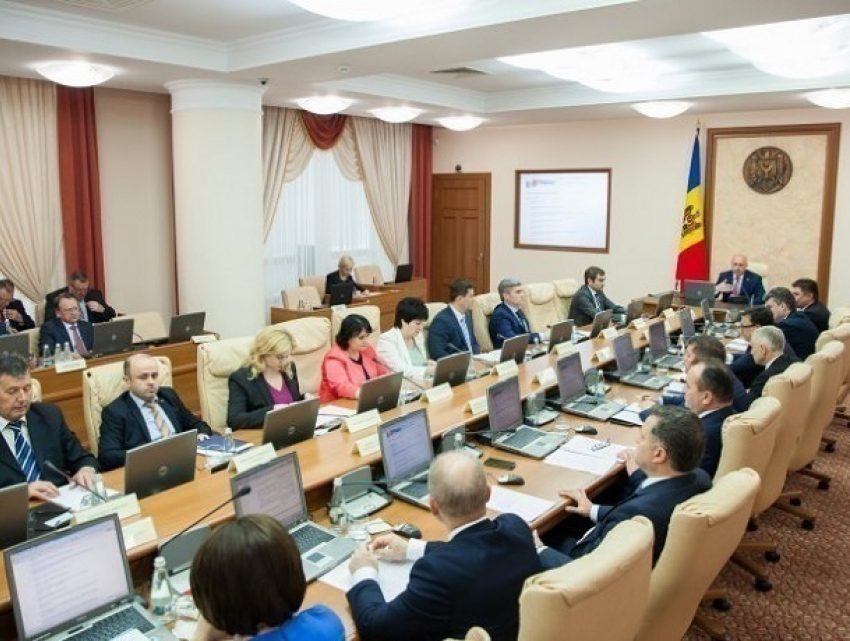 Вместо 16 министерств - 9, вместо замминистров - секретари: реформа правительства одобрена кабмином