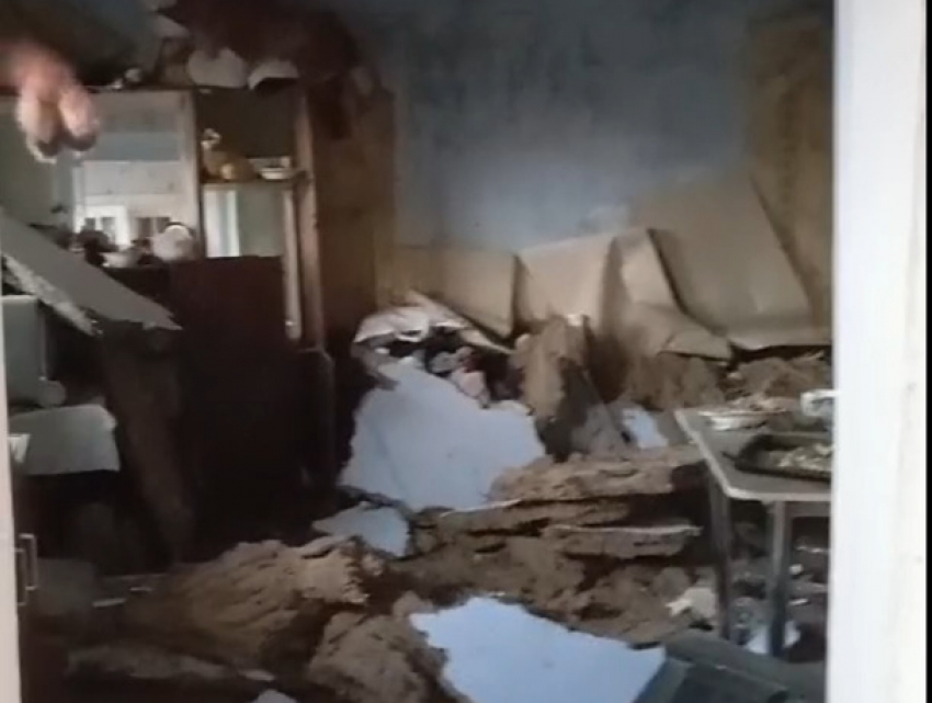 В Каушанах обрушился потолок в доме: пострадали трое детей