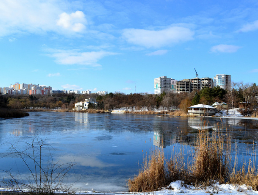 В шаге от трагедии: две школьницы 11 и 12 лет провалились под лед